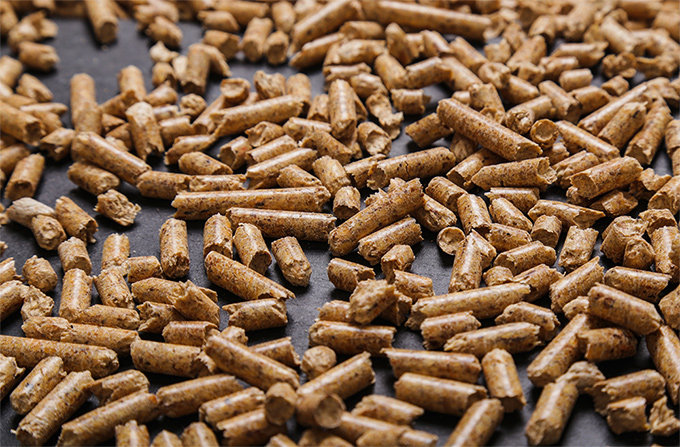 Which crop straw can be processed into pellet feed?